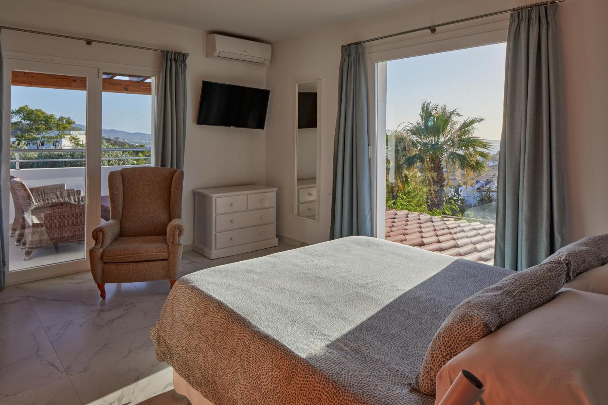 Villa Can Joan I - Fantastic Sunset Views And Family Friendly - San Antonio  Exteriör bild